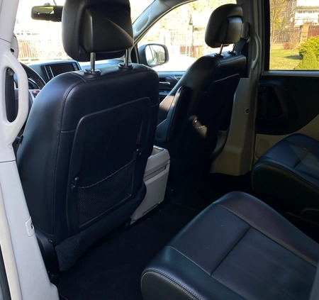 Chrysler Town &amp; Country cena 58000 przebieg: 217000, rok produkcji 2016 z Ciechanowiec małe 254